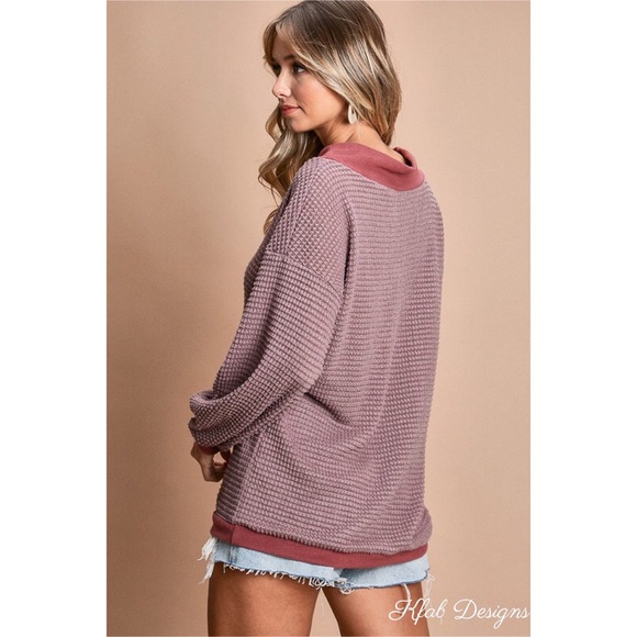 ❤️LAST 1! V Neck Waffle Popcorn Knit Contrast Top! - Picture 9 of 9